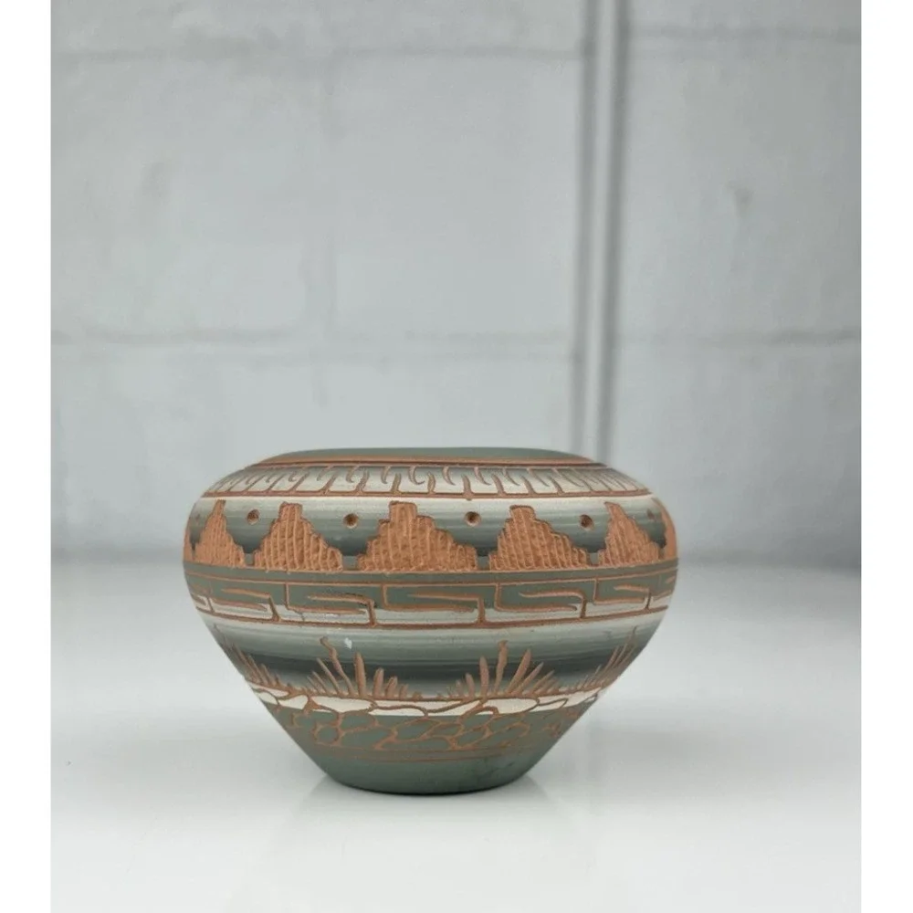Navajo Etched Pottery Vase Seed Pot Green White Grass Plateau Nature Signed MG